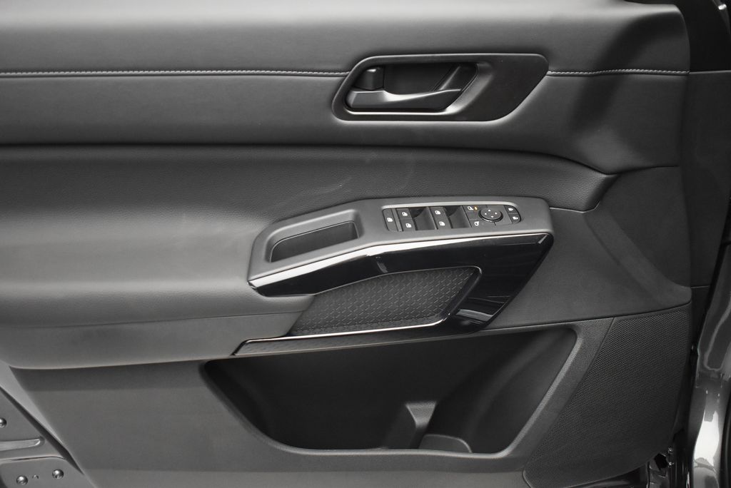 Thumbnail: 2025 Nissan Pathfinder - 9