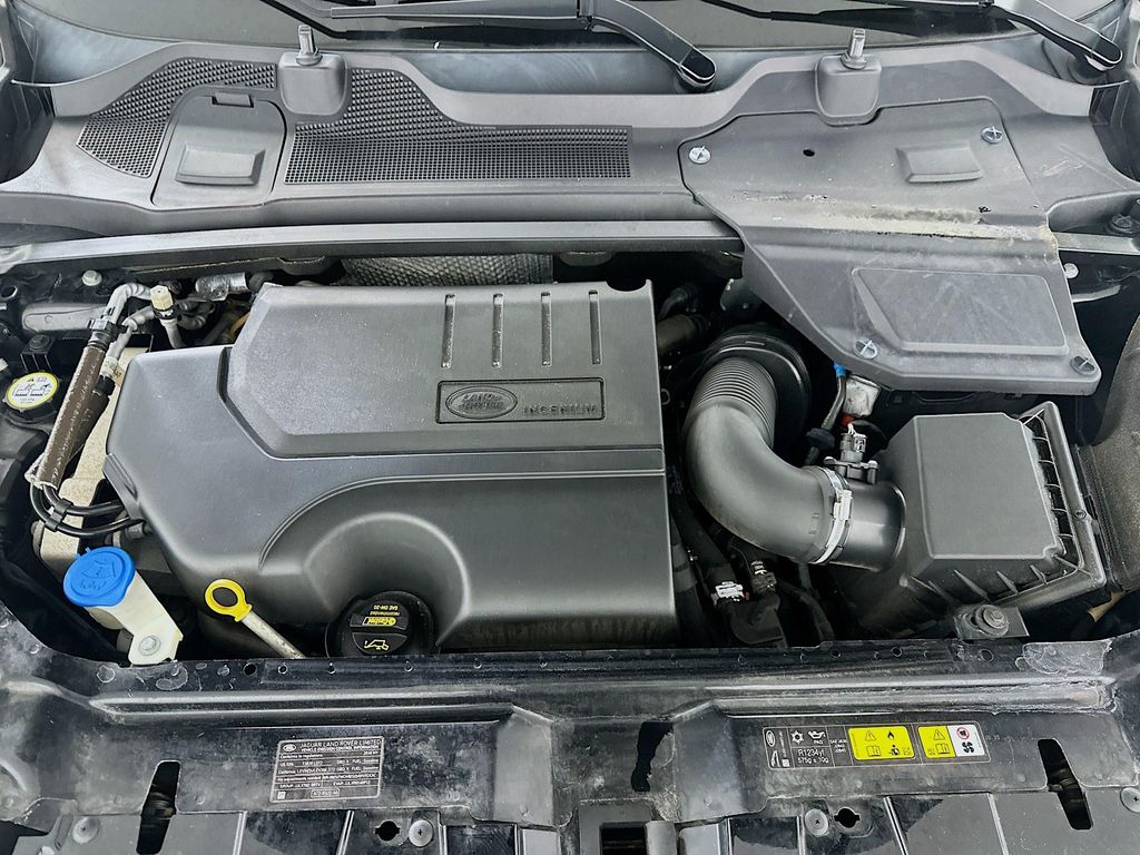 Used 2018 Black Land Rover SE image 31