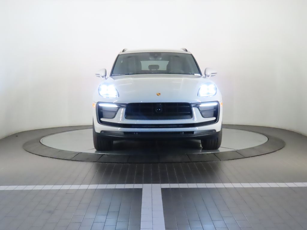 Thumbnail: 2026 Porsche Macan - 10