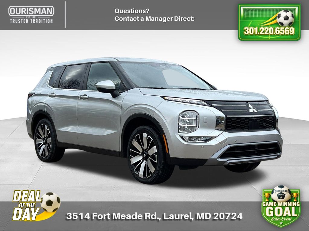 Silver Alloy 2025 Mitsubishi Outlander SE FWD SUV / Crossover Front-Wheel Drive Continuously Variable Transmission