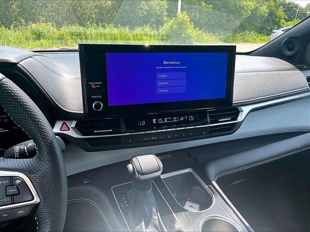 2025 Toyota Sienna — photo 26