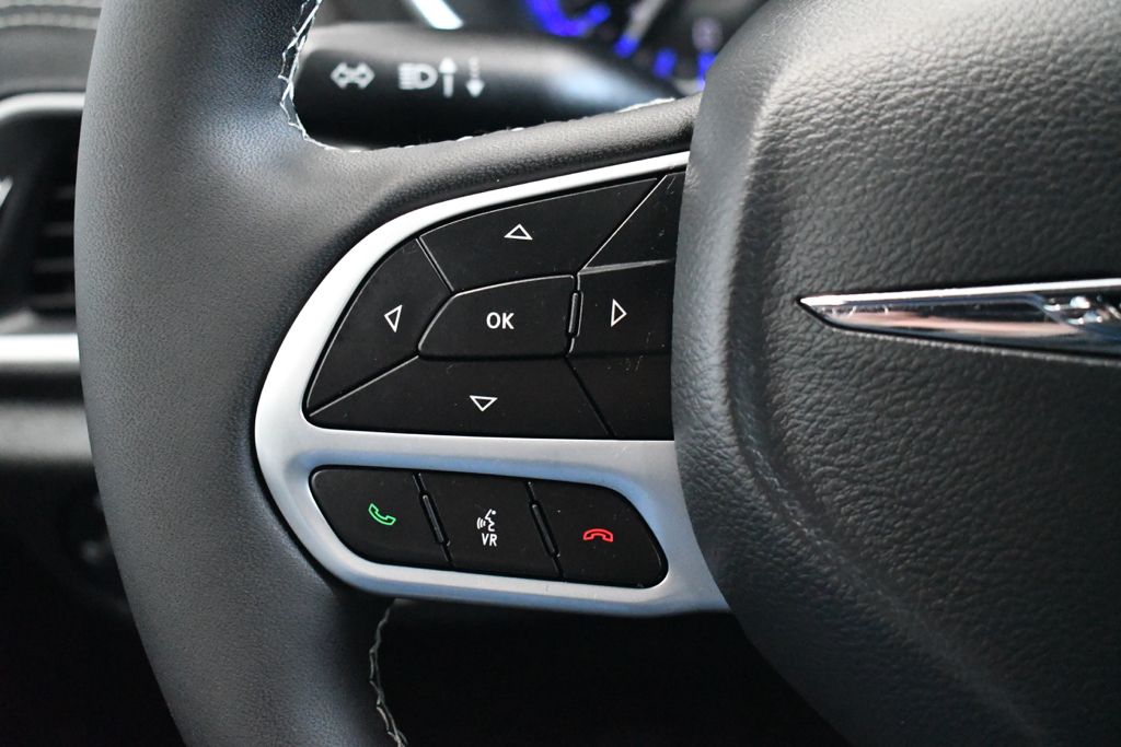 Used 2026 White Chrysler Select image 33