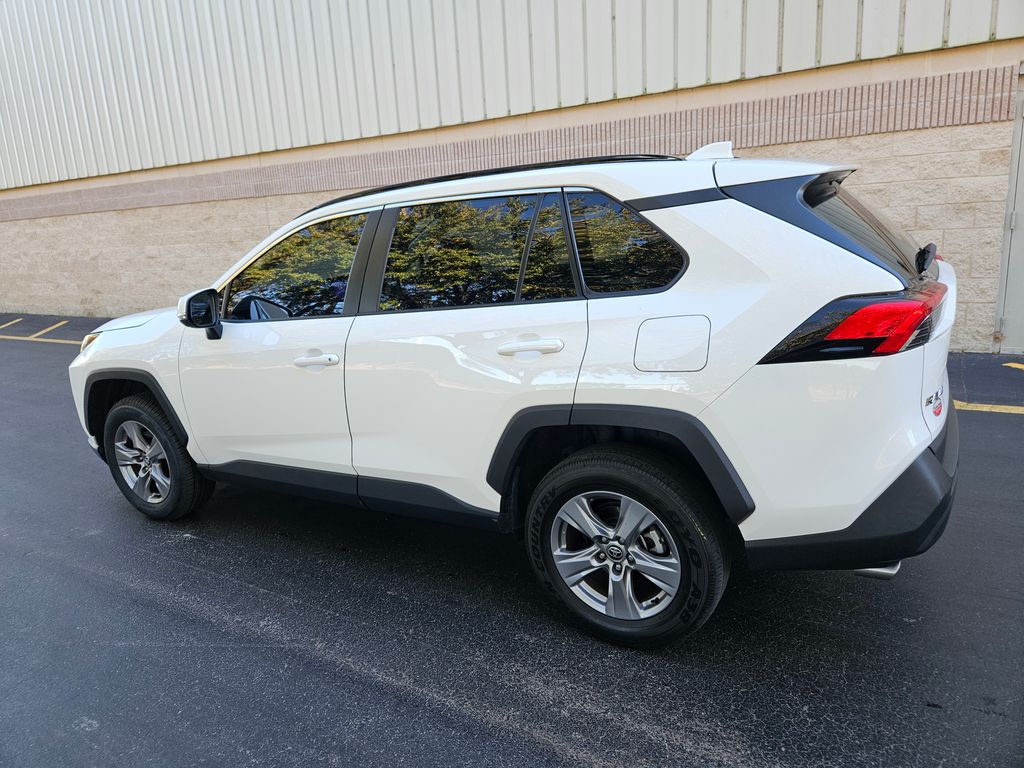 2023 Toyota RAV4 XLE 3