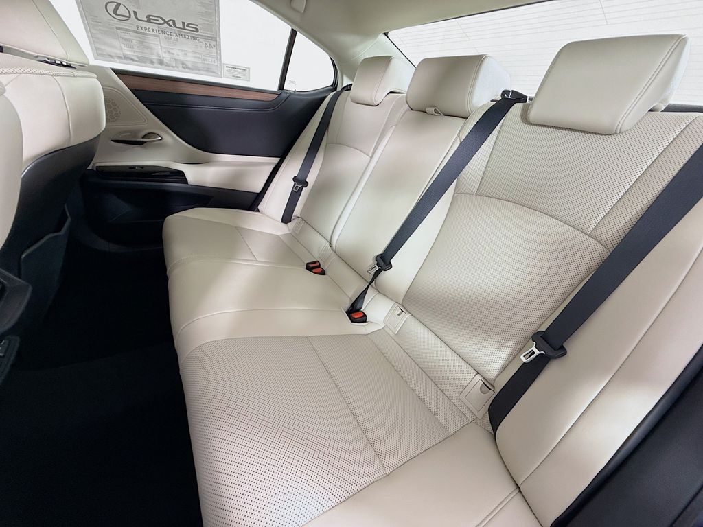 2025 Lexus ES Hybrid 300h 17
