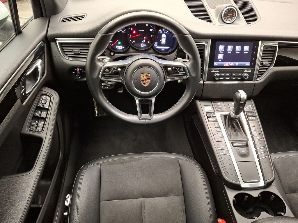 2018 Porsche Macan Base 12