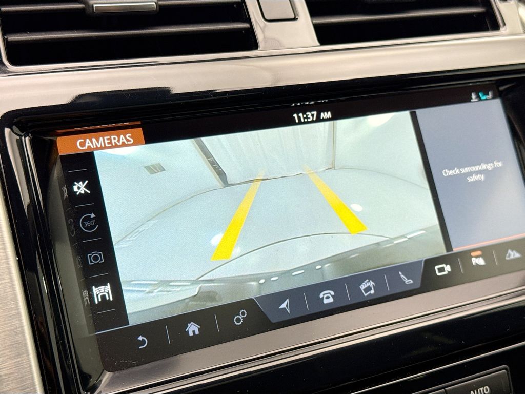 Thumbnail: 2018 Land Rover Discovery - 14