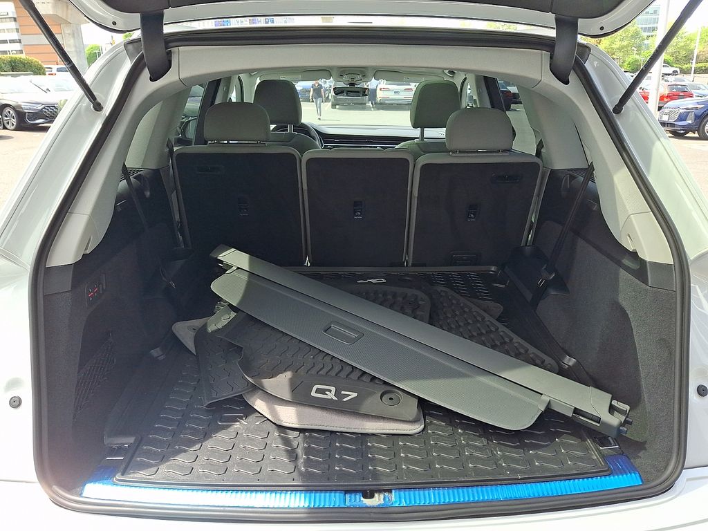 Thumbnail: 2022 Audi Q7 - 28