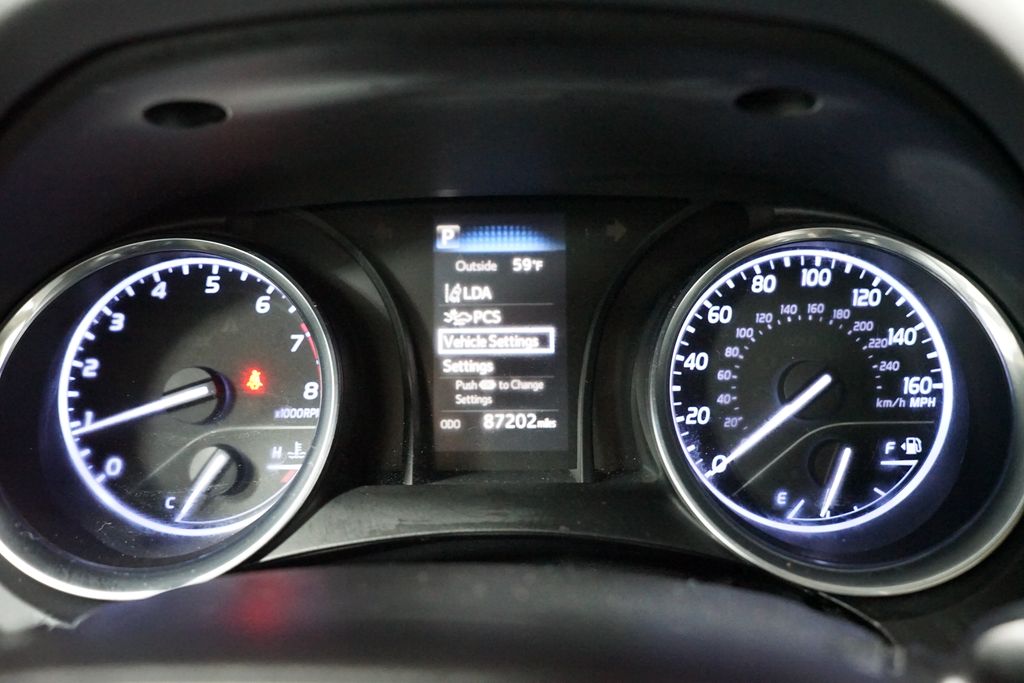 Thumbnail: 2018 Toyota Camry - 15