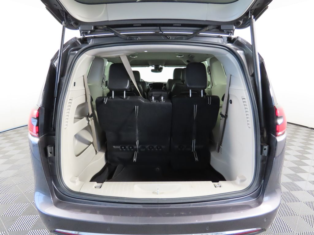 2022 Chrysler Pacifica Touring L 27