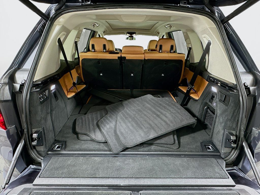 Thumbnail: 2021 BMW X7 - 27