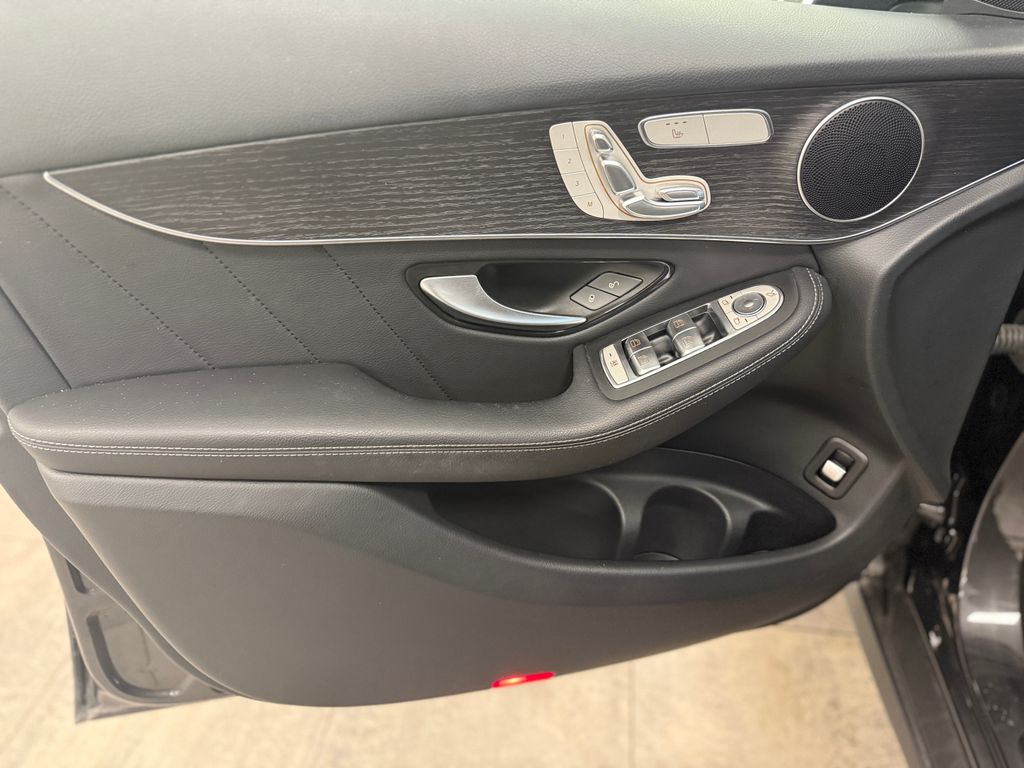 Thumbnail: 2022 Mercedes-Benz GLC - 13