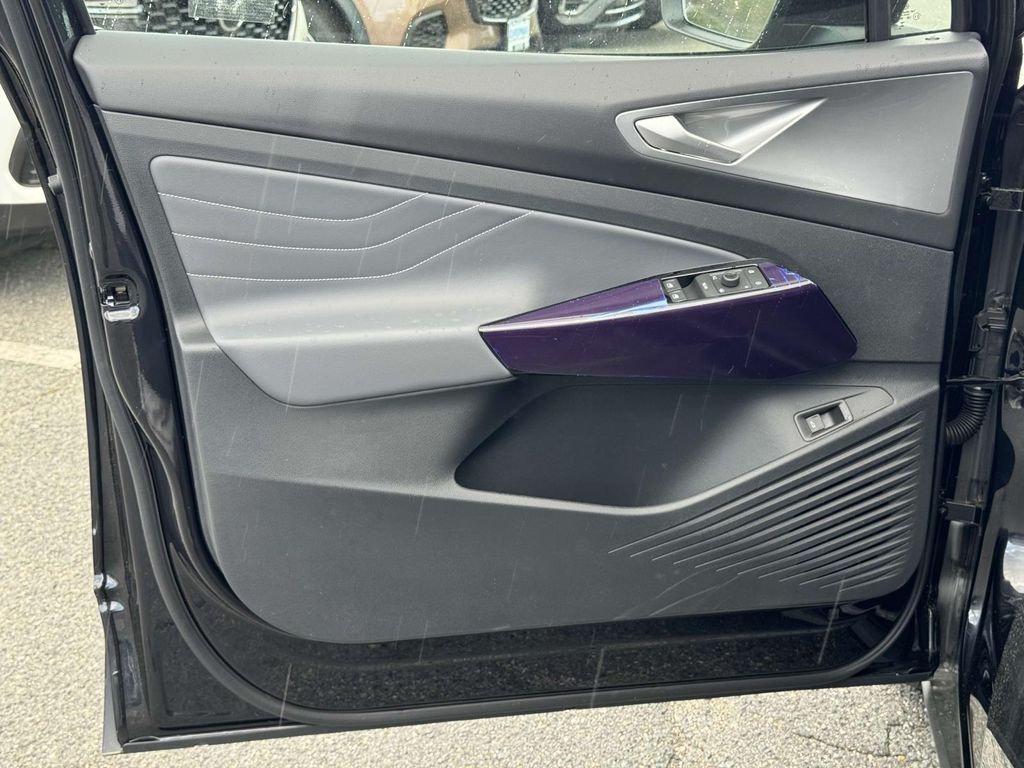 2025 Volkswagen ID.4 Pro photo