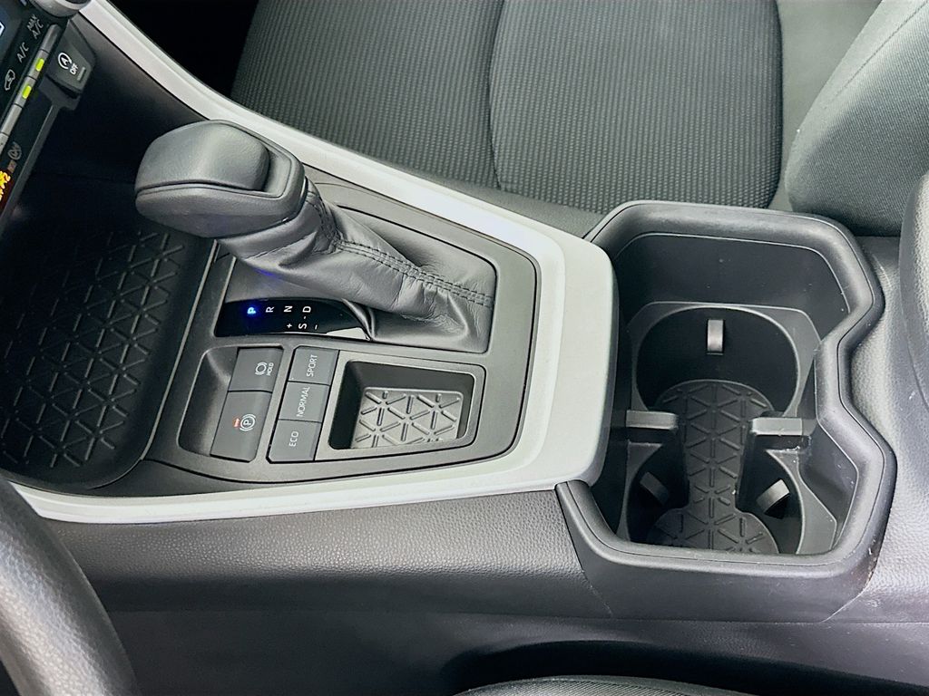 Thumbnail: 2024 Toyota RAV4 - 17