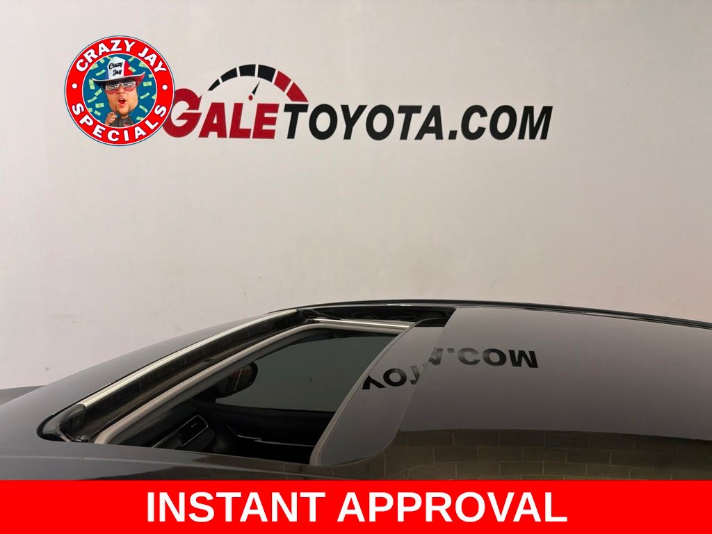 Used 2018 Toyota Camry Hybrid Sedan