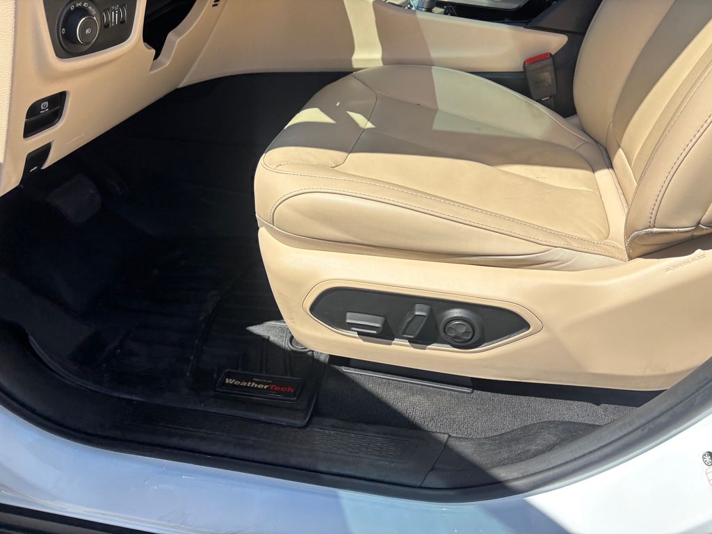 Used Car 2022 Jeep Grand Cherokee L  Limited For Sale Under $30,000 In Austin, Texas