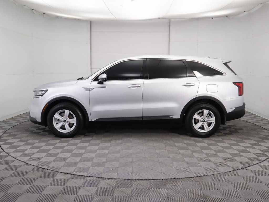 Thumbnail: 2022 Kia Sorento - 8