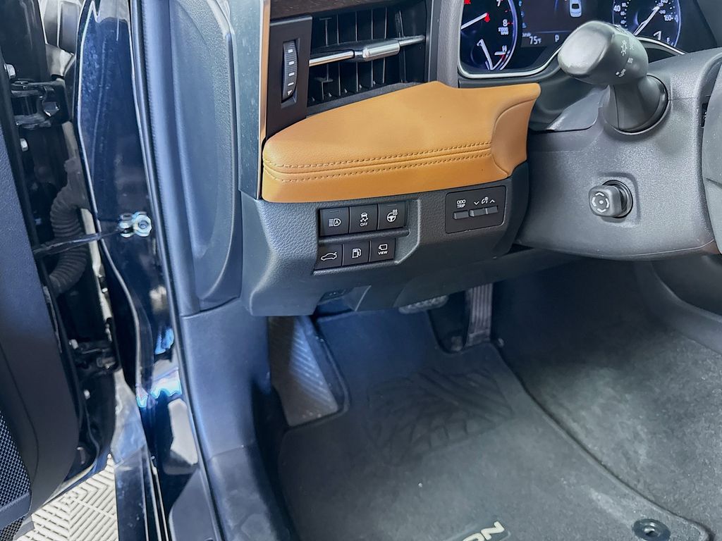 Thumbnail: 2020 Toyota Avalon - 10