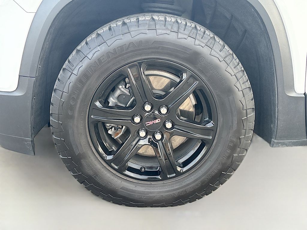 Used 2023 White GMC AT4 image 34