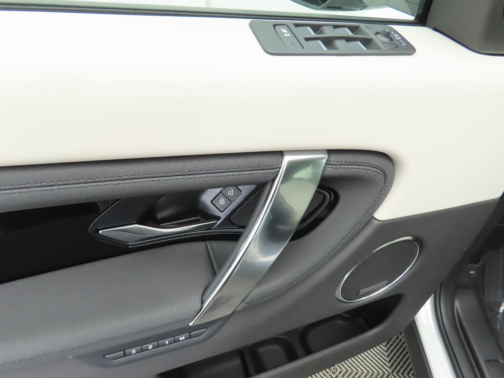 Thumbnail: 2025 Land Rover Discovery Sport - 23