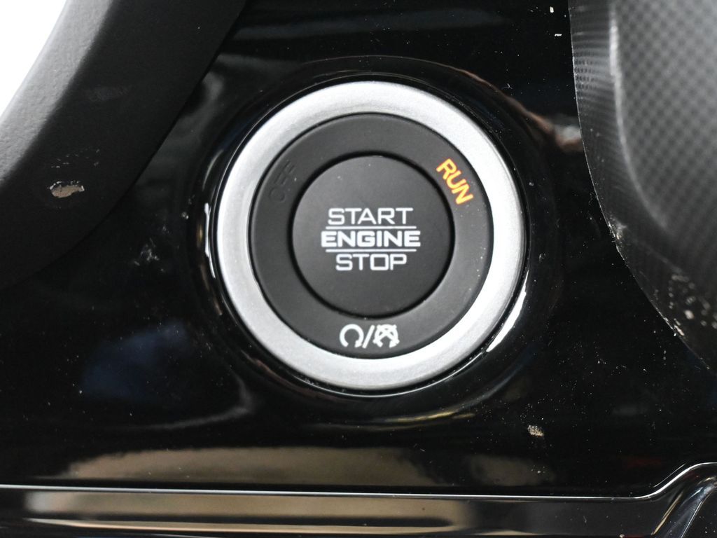 New 2026 Diamond Black Crystal Pearlcoat Ram Limited image 19