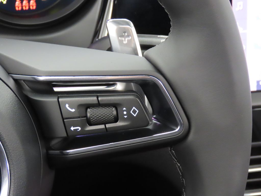 Thumbnail: 2026 Porsche Macan - 21