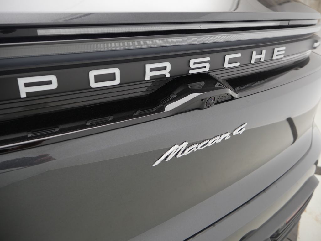 Thumbnail: 2026 Porsche Macan - 11