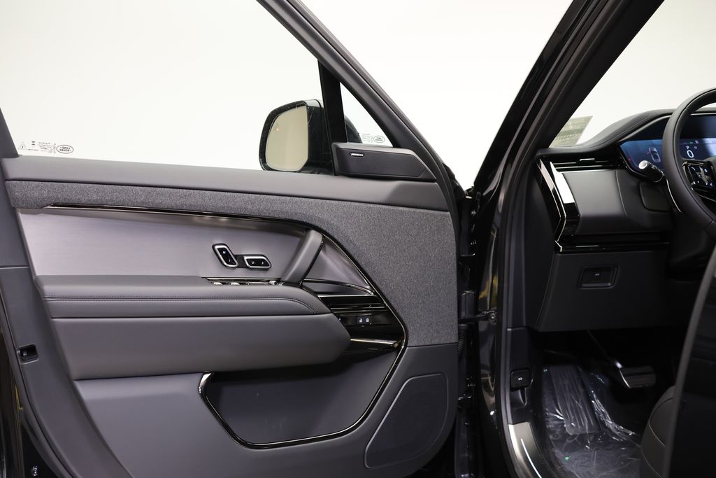 Thumbnail: 2026 Land Rover Range Rover Sport - 25