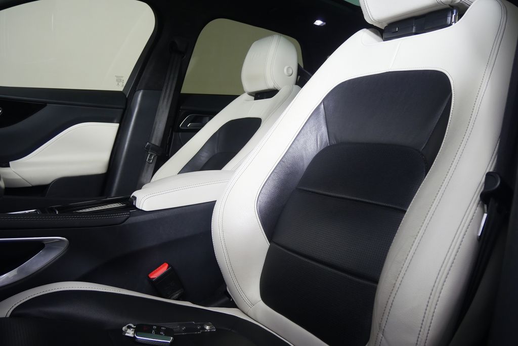 Thumbnail: 2019 Jaguar F-Pace - 11