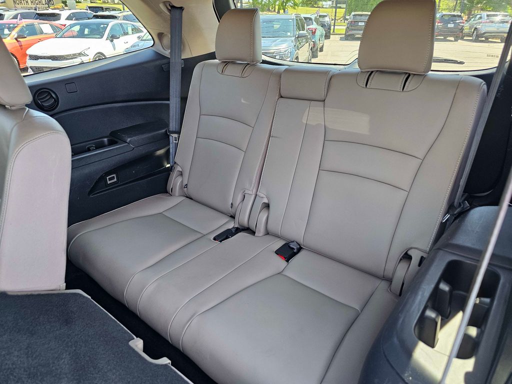 White Diamond Pearl 2017 Honda Pilot Touring SUV / Crossover Front-Wheel Drive 9-Speed Automatic