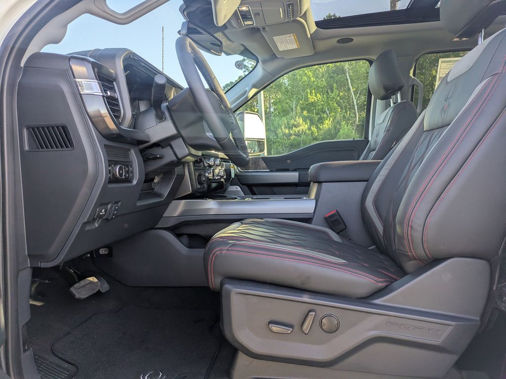 2026 Ford F-250 Super Duty Black Widow