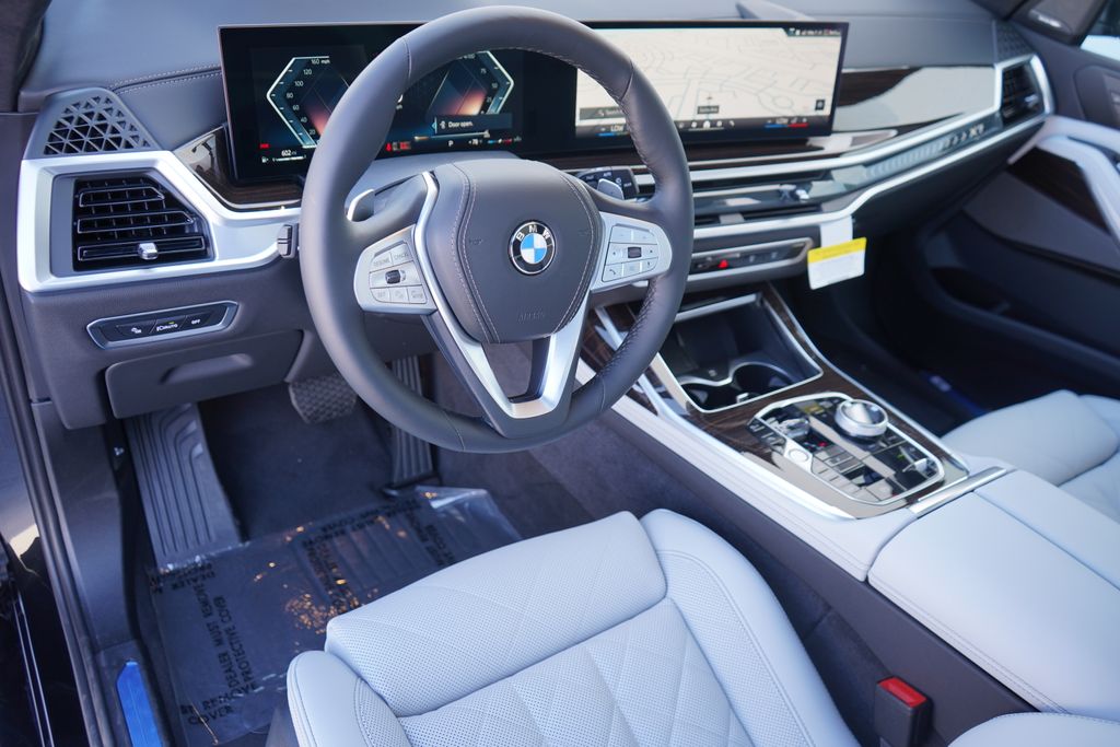 2025 BMW X7 xDrive40i 13