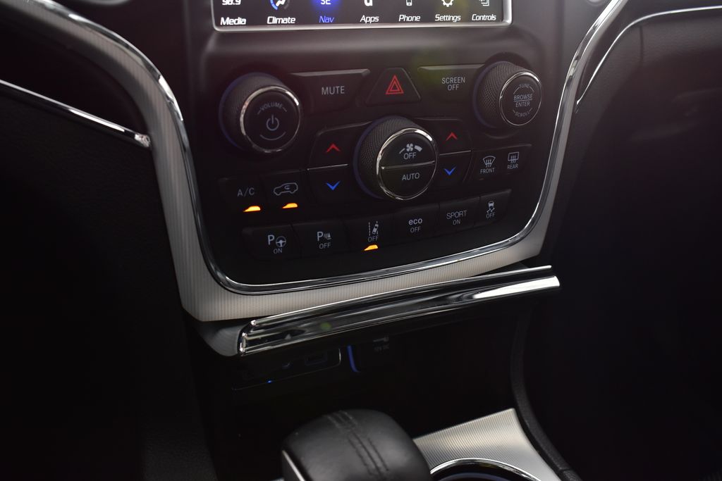 Thumbnail: 2018 Jeep Grand Cherokee - 20