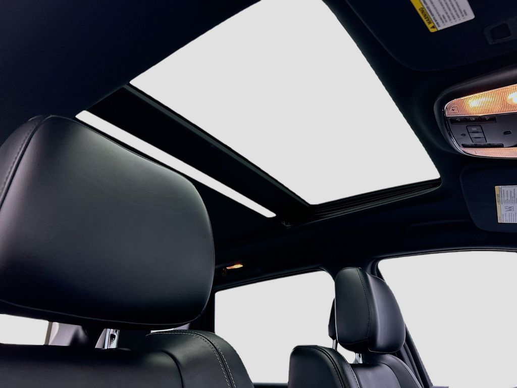 Thumbnail: 2015 Jeep Grand Cherokee - 16