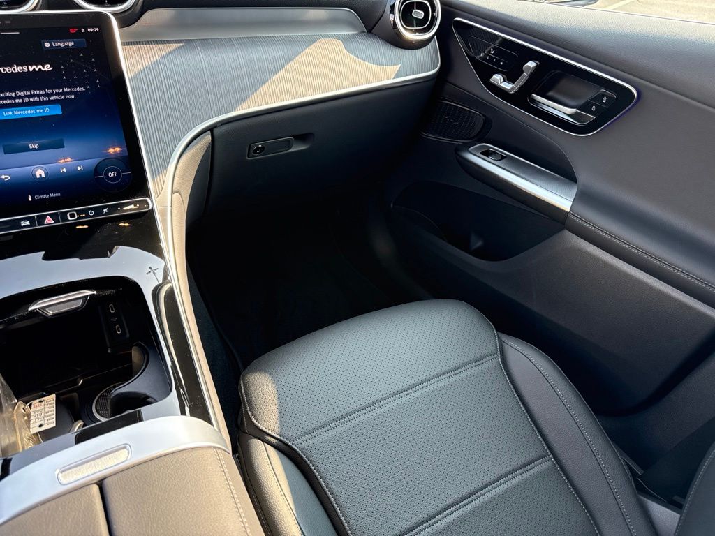 Thumbnail: 2026 Mercedes-Benz GLC - 27
