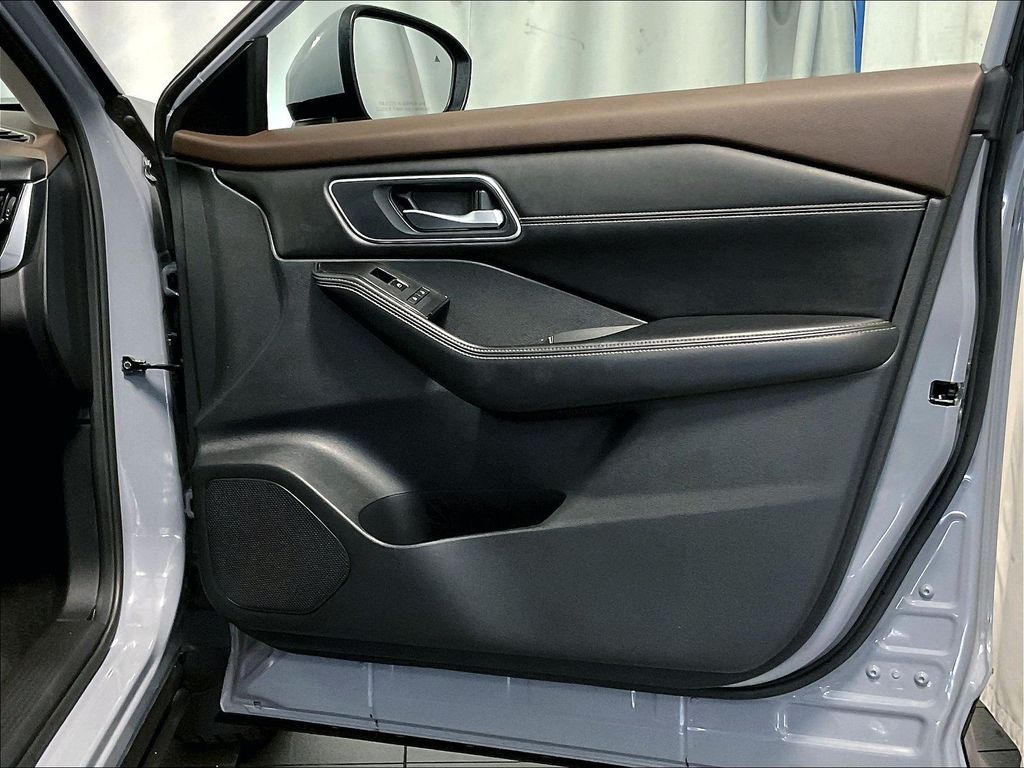 2021 Nissan Rogue — photo 12