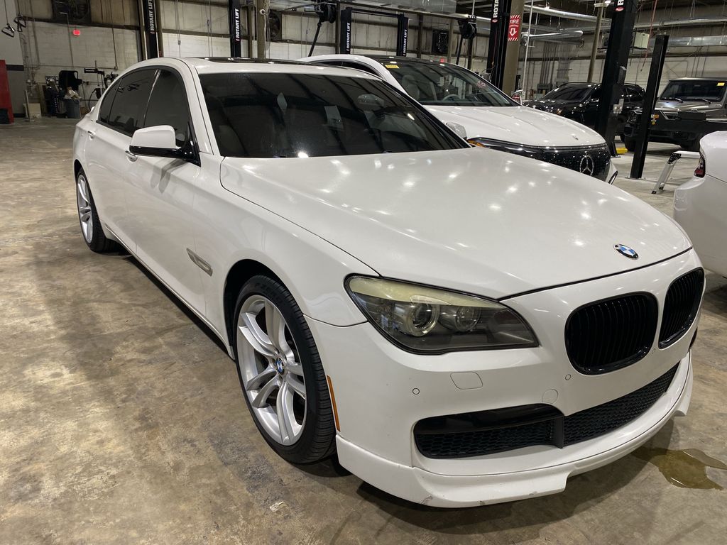 Alpine White 2011 BMW 7 Series Sedan Rear-Wheel Drive 6-Speed Automatic
