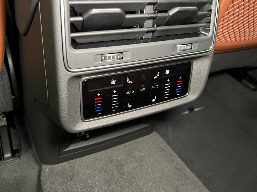 Thumbnail: 2026 Audi Q8 - 22