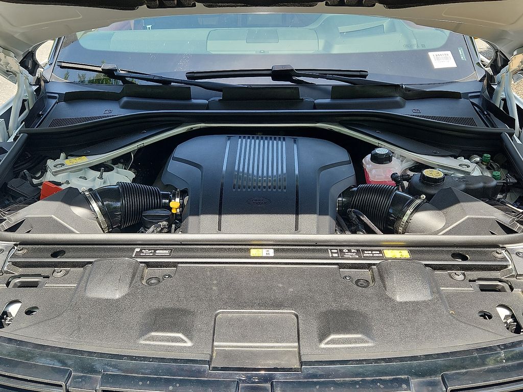 2024 Land Rover Range Rover SE 27