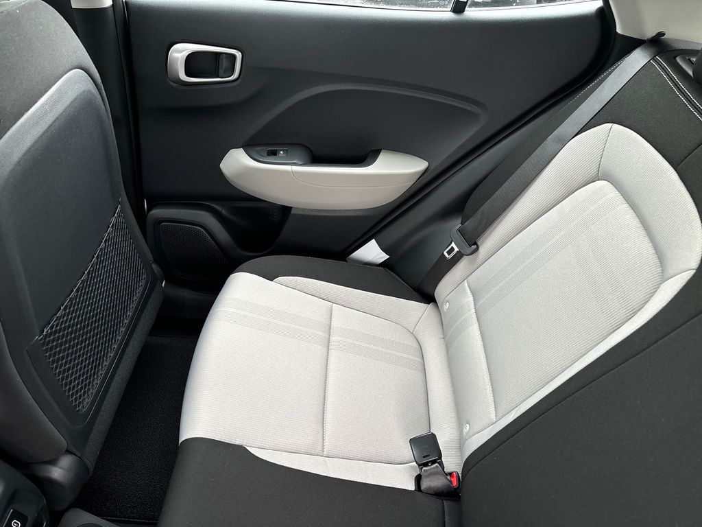 2025 Hyundai Venue SEL - 11