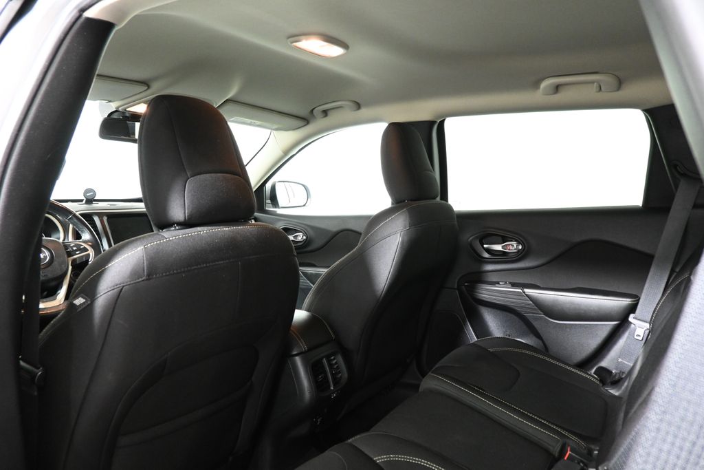 Thumbnail: 2016 Jeep Cherokee - 32