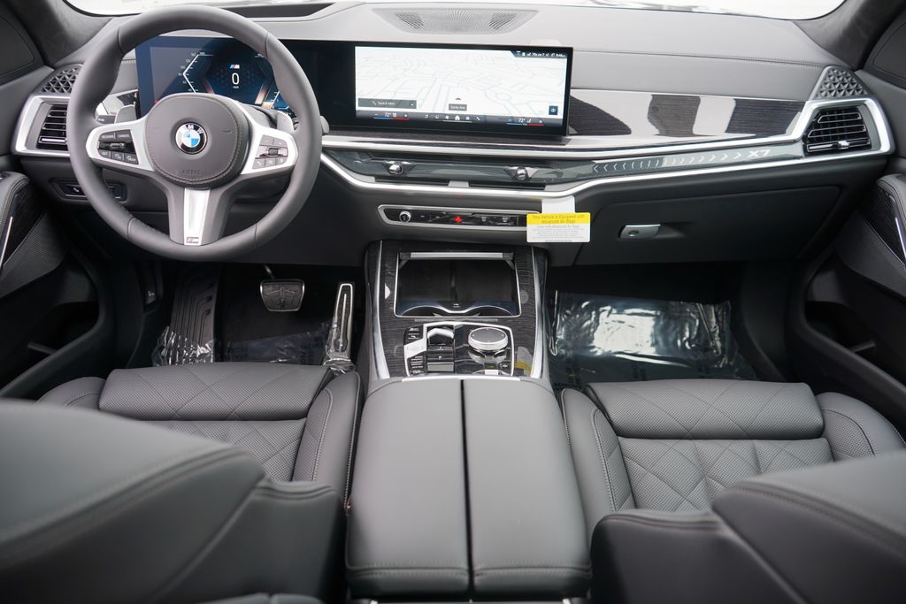 2025 BMW X7 xDrive40i 13