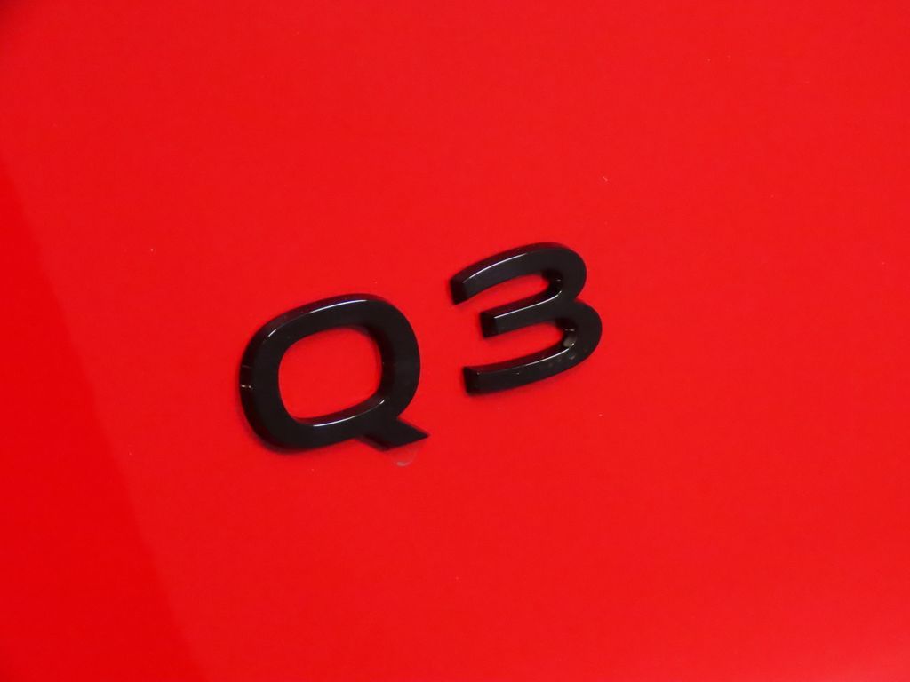 Thumbnail: 2026 Audi Q3 - 9