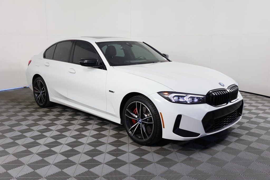 Thumbnail: 2023 BMW 3 Series - 3