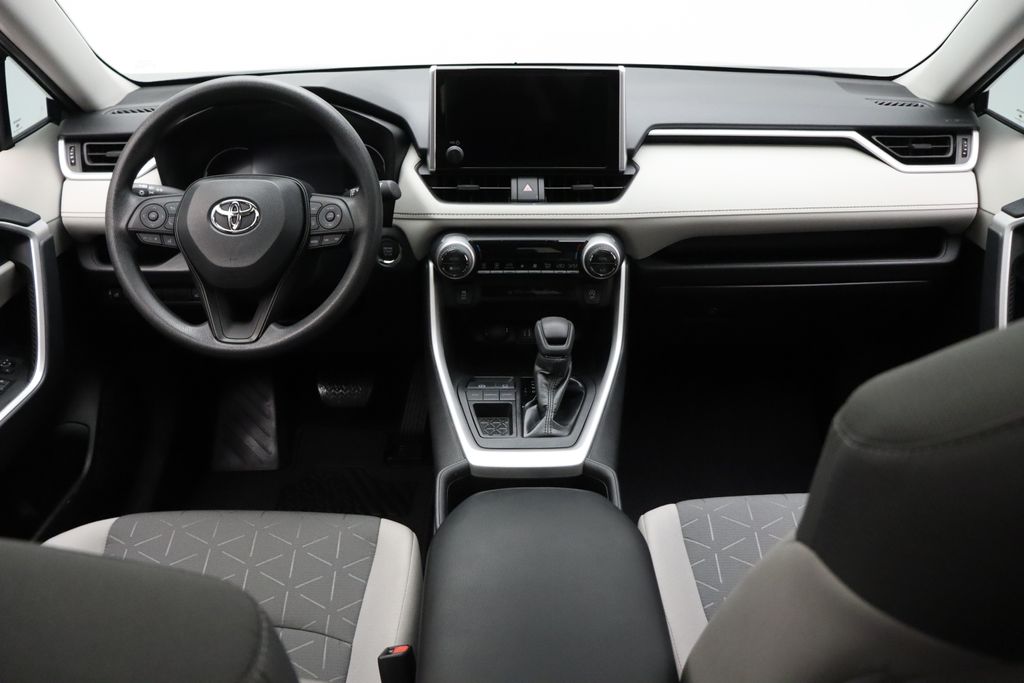 2023 Toyota RAV4 XLE 24