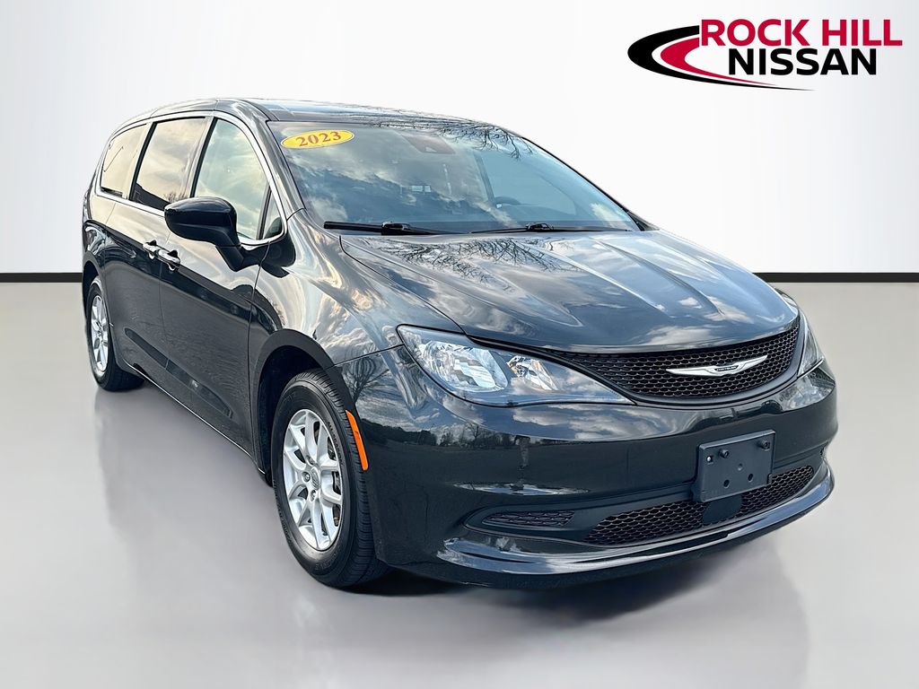 Brilliant Black Crystal Pearlcoat 2023 Chrysler Voyager LX FWD Minivan Front-Wheel Drive 9-Speed Automatic