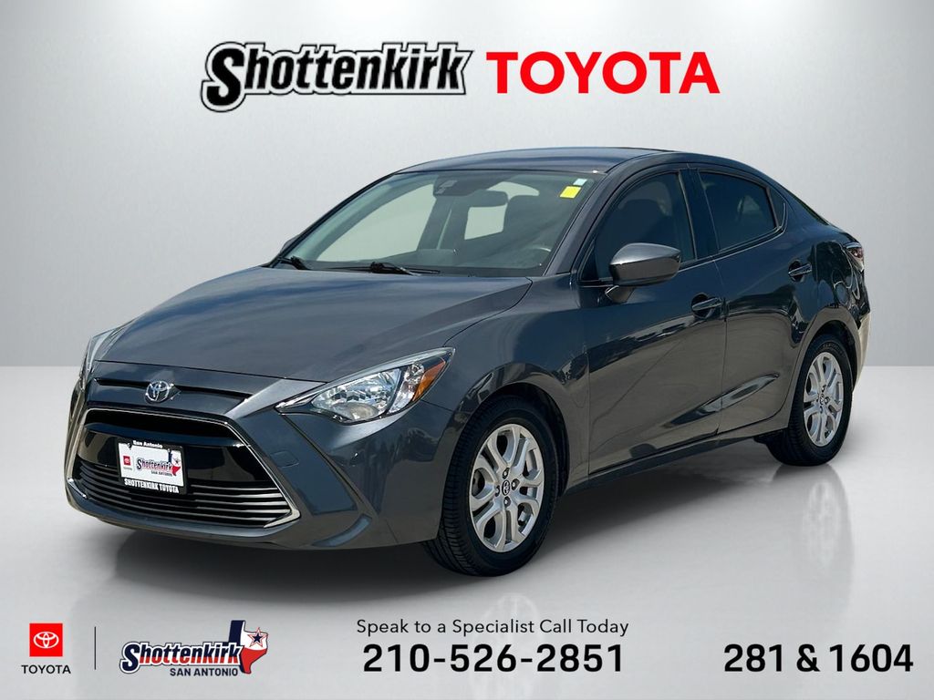 2017 Toyota Yaris iA MT's photo