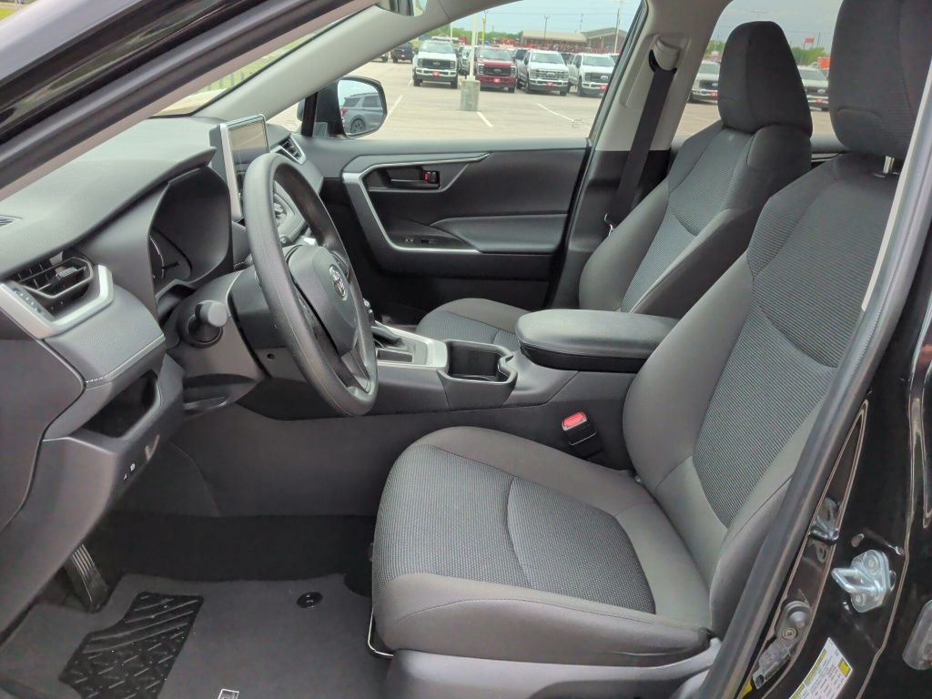 2025 Toyota RAV4 LE - 11