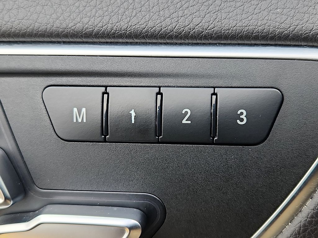 Thumbnail: 2018 Mercedes-Benz GLA - 25