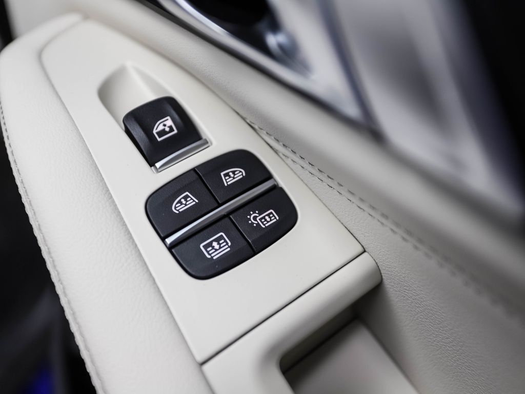 Thumbnail: 2026 BMW X7 - 27