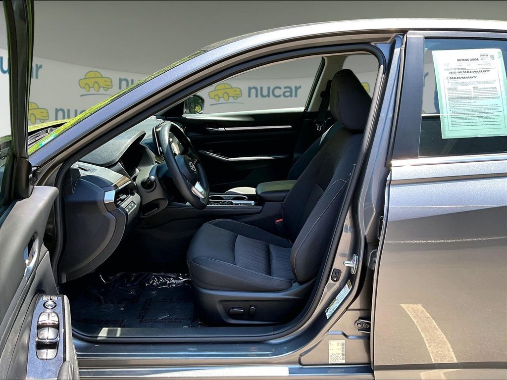 2023 Nissan Altima — photo 11